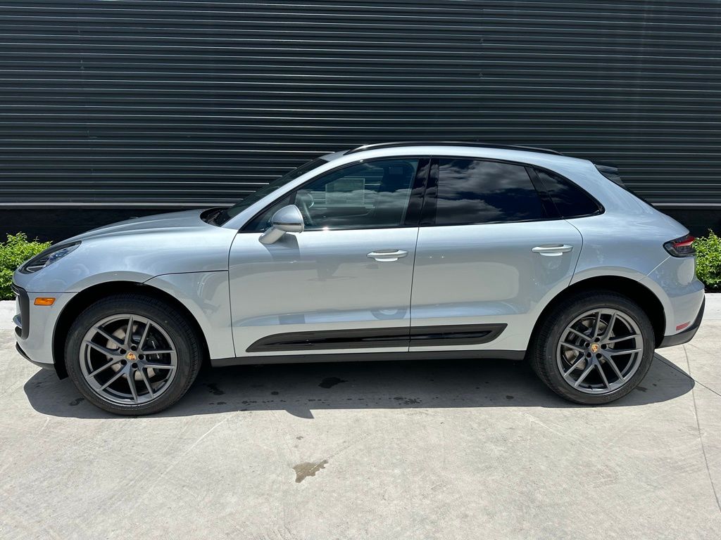 Thumbnail: 2025 Porsche Macan - 2