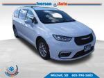 Bright White Clearcoat 2022 Chrysler Pacifica Minivan Front-Wheel Drive 9-Speed Automatic