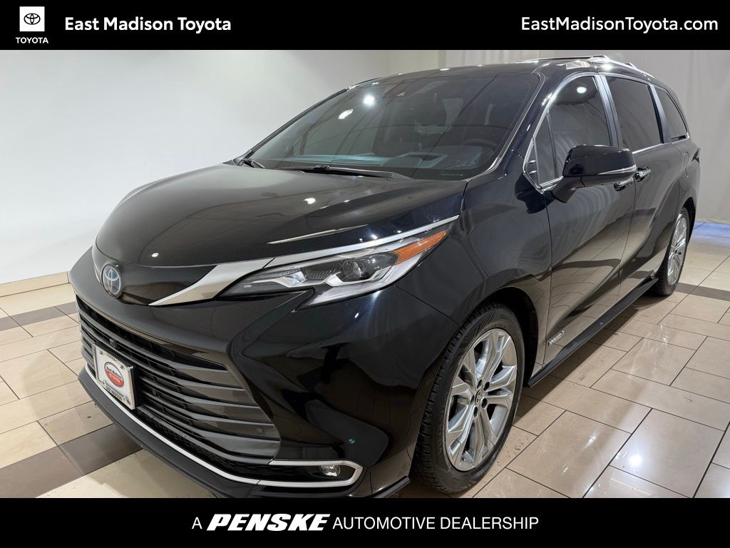 Thumbnail: 2021 Toyota Sienna - 1