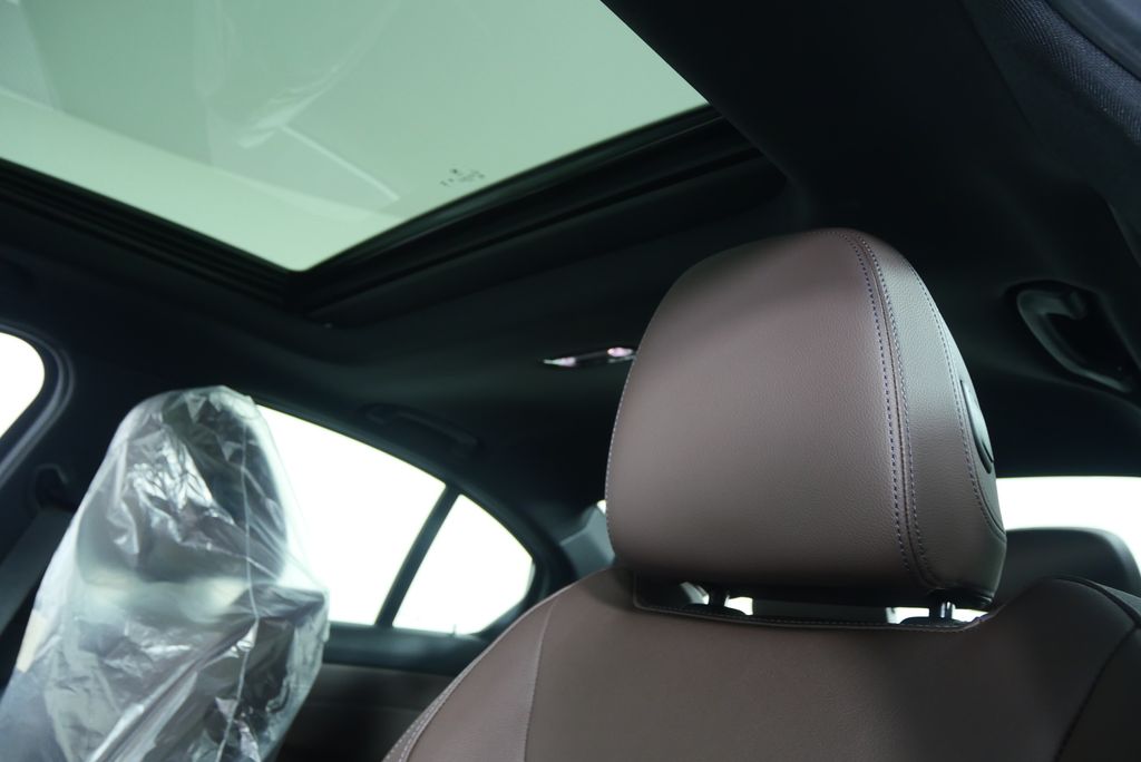 Thumbnail: 2025 BMW 3 Series - 12