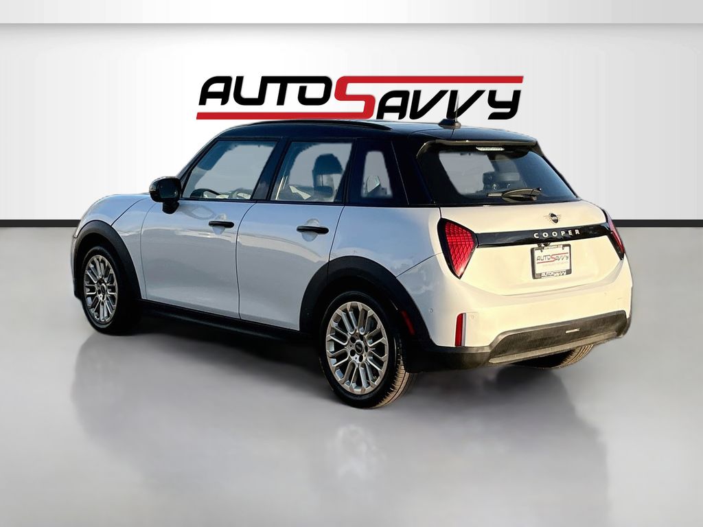 Used 2025 White MINI Signature Plus image 5