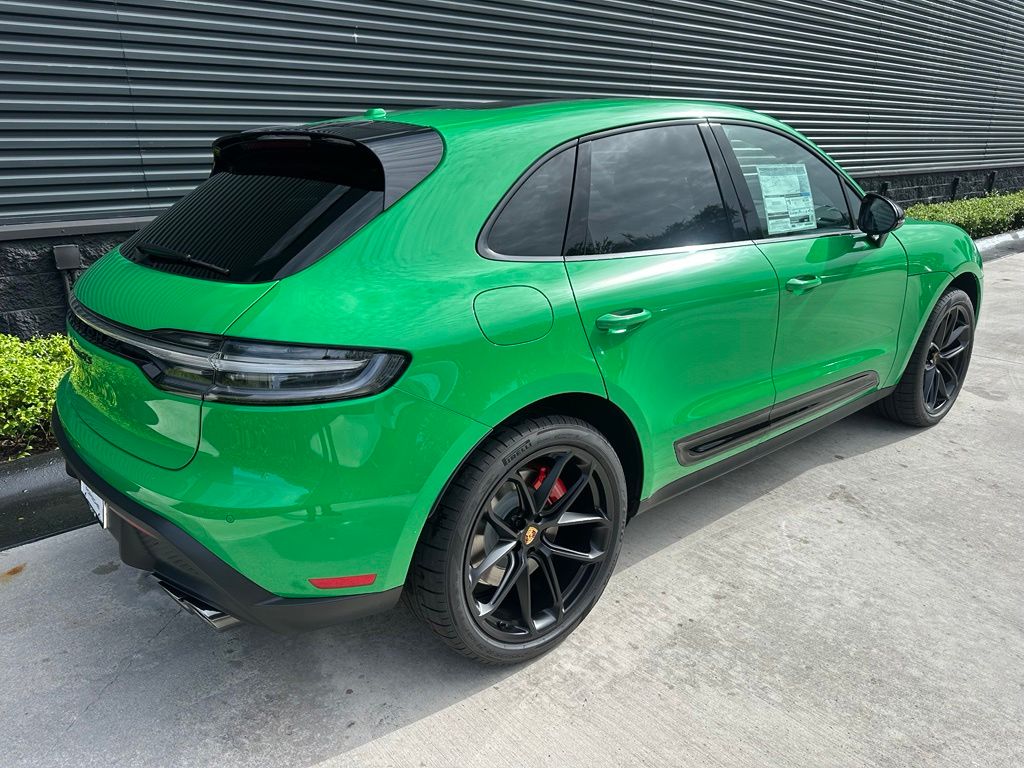 Thumbnail: 2026 Porsche Macan - 10