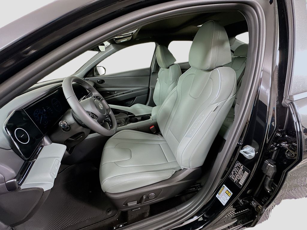 Thumbnail: 2025 Hyundai Elantra - 16