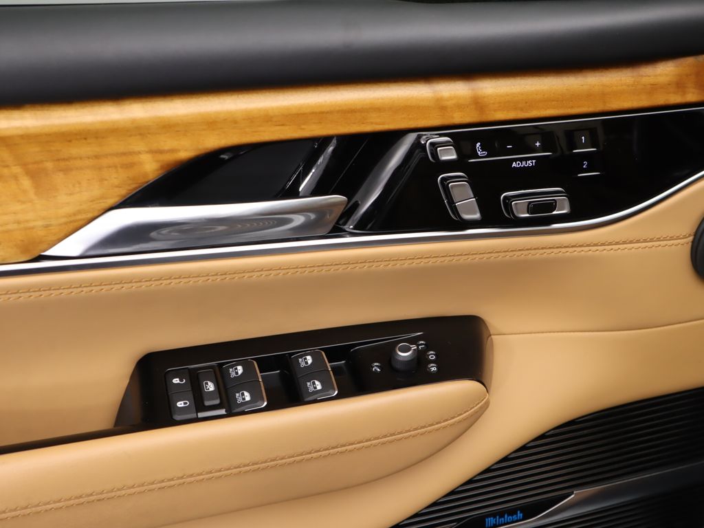 Thumbnail: 2022 Jeep Grand Wagoneer - 25
