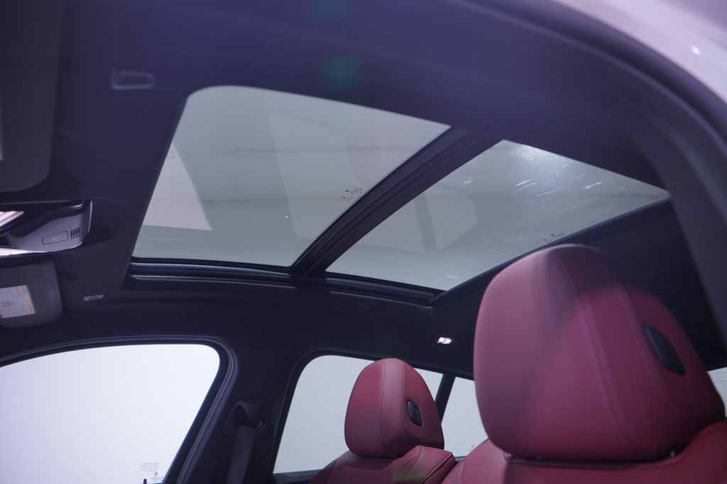 Thumbnail: 2025 BMW X4 - 8