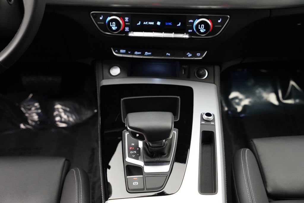 Thumbnail: 2023 Audi Q5 - 12