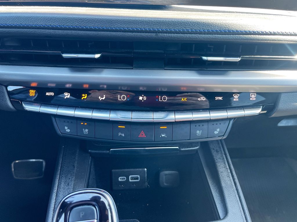 Used 2025 Green Cadillac Sport image 16