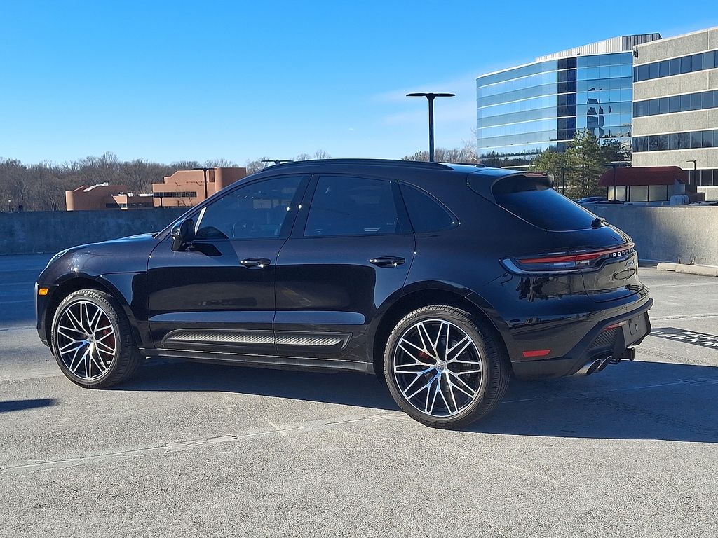 Thumbnail: 2024 Porsche Macan - 3