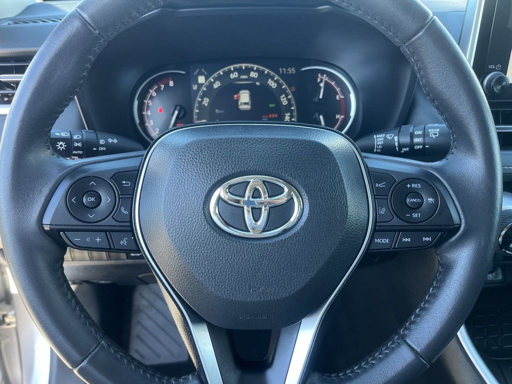 2024 Toyota RAV4 XLE Premium 31