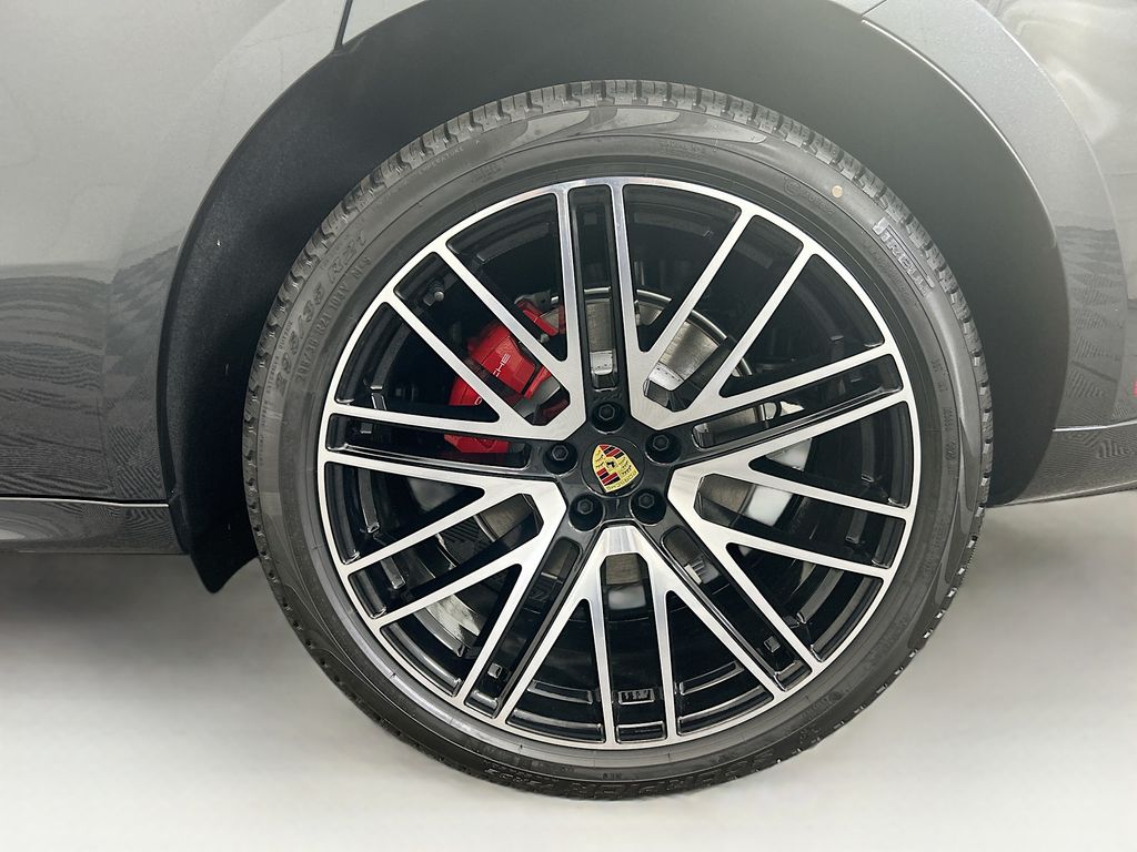 Thumbnail: 2026 Porsche Macan - 32