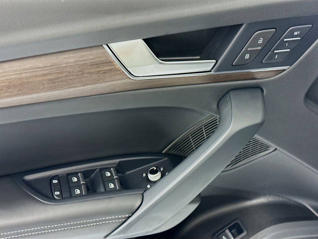 Thumbnail: 2023 Audi Q5 - 24