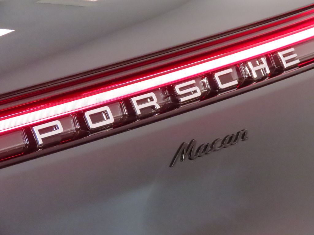 Thumbnail: 2026 Porsche Macan - 12
