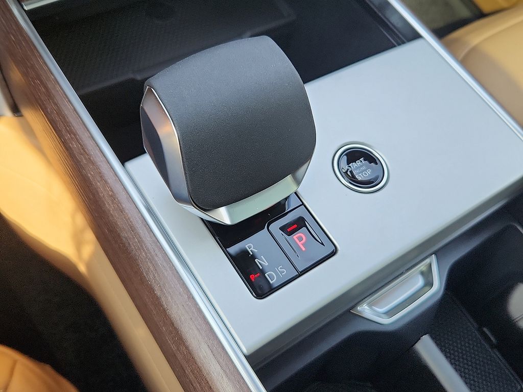 Thumbnail: 2026 Land Rover Range Rover - 7