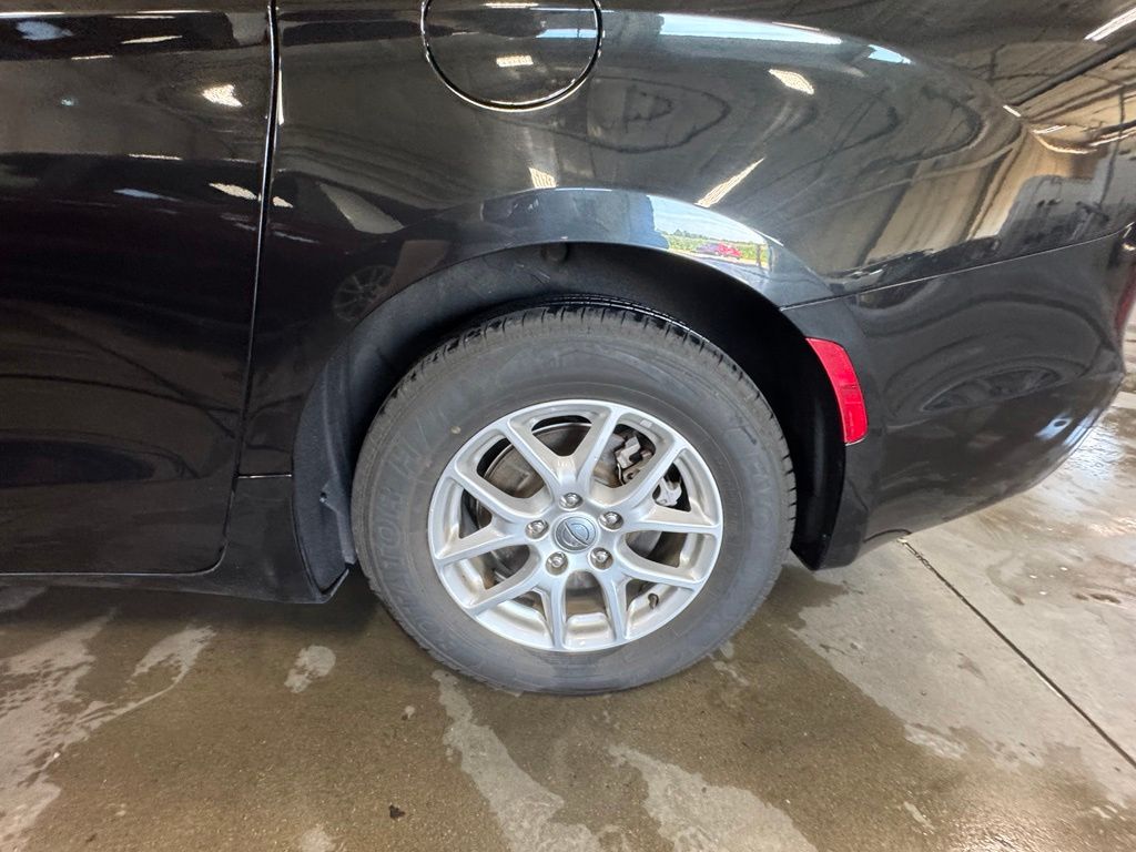 Used 2023 Chrysler Pacifica Van