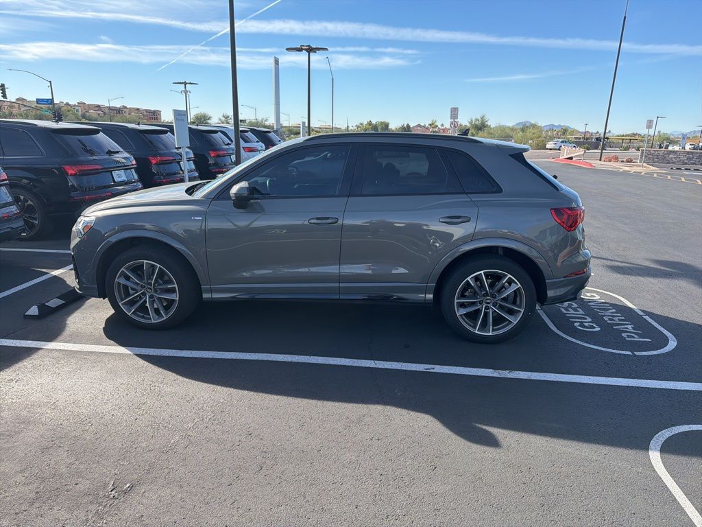 Thumbnail: 2021 Audi Q3 - 7