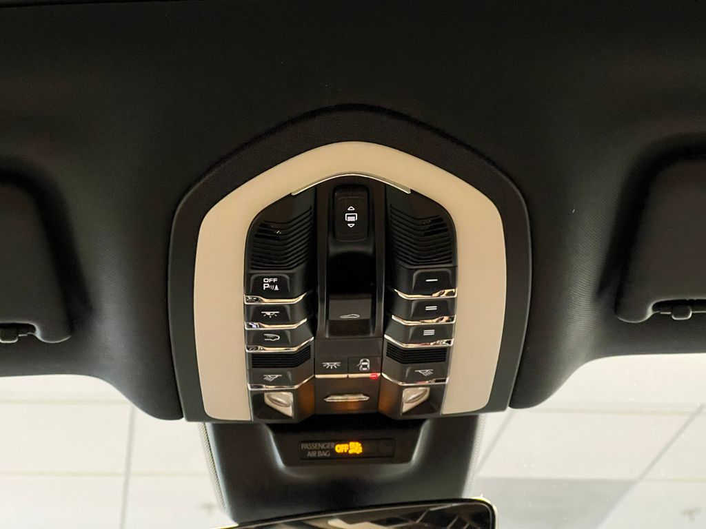 Thumbnail: 2026 Porsche Macan - 28