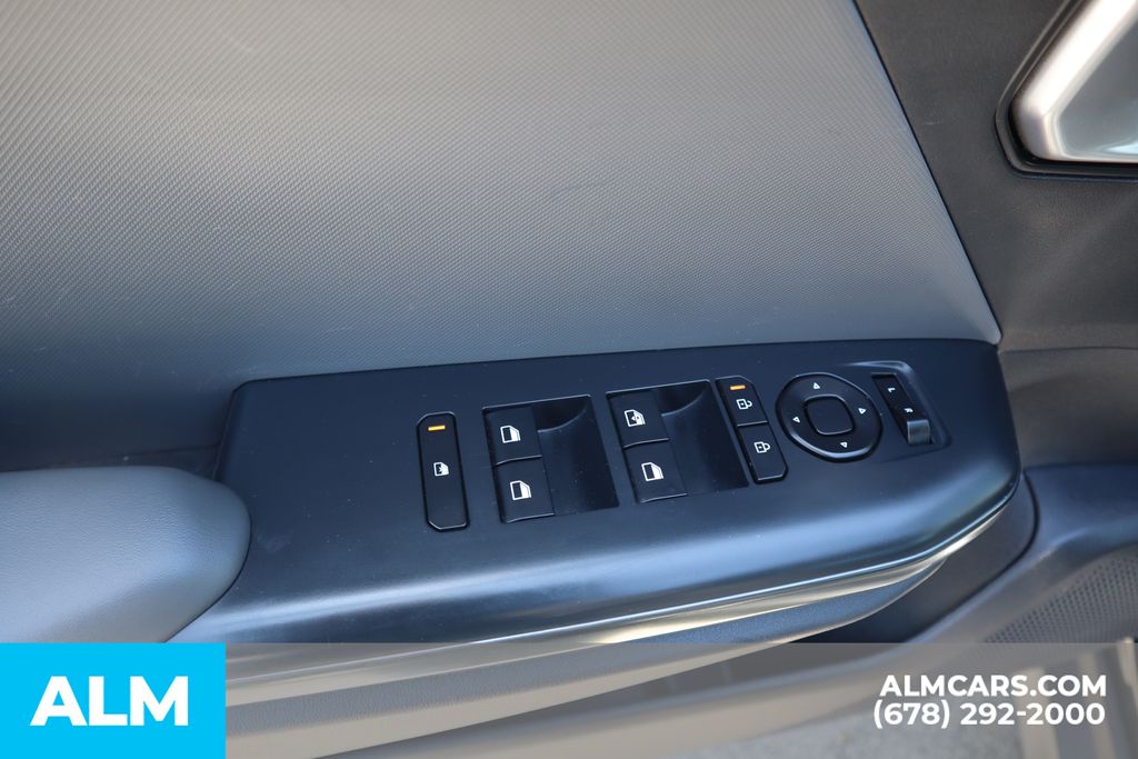 Used 2025 Black Kia LXS image 16