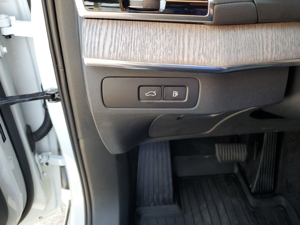 Used Car 2024 Volvo Xc90 Recharge Plug-in Hybrid  Ultimate For Sale Under $60,000 In Austin, Texas
