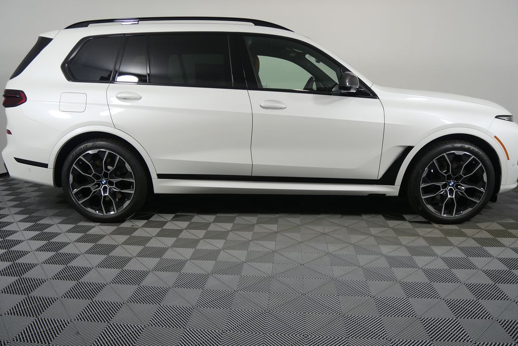 2026 BMW X7 M60i 2