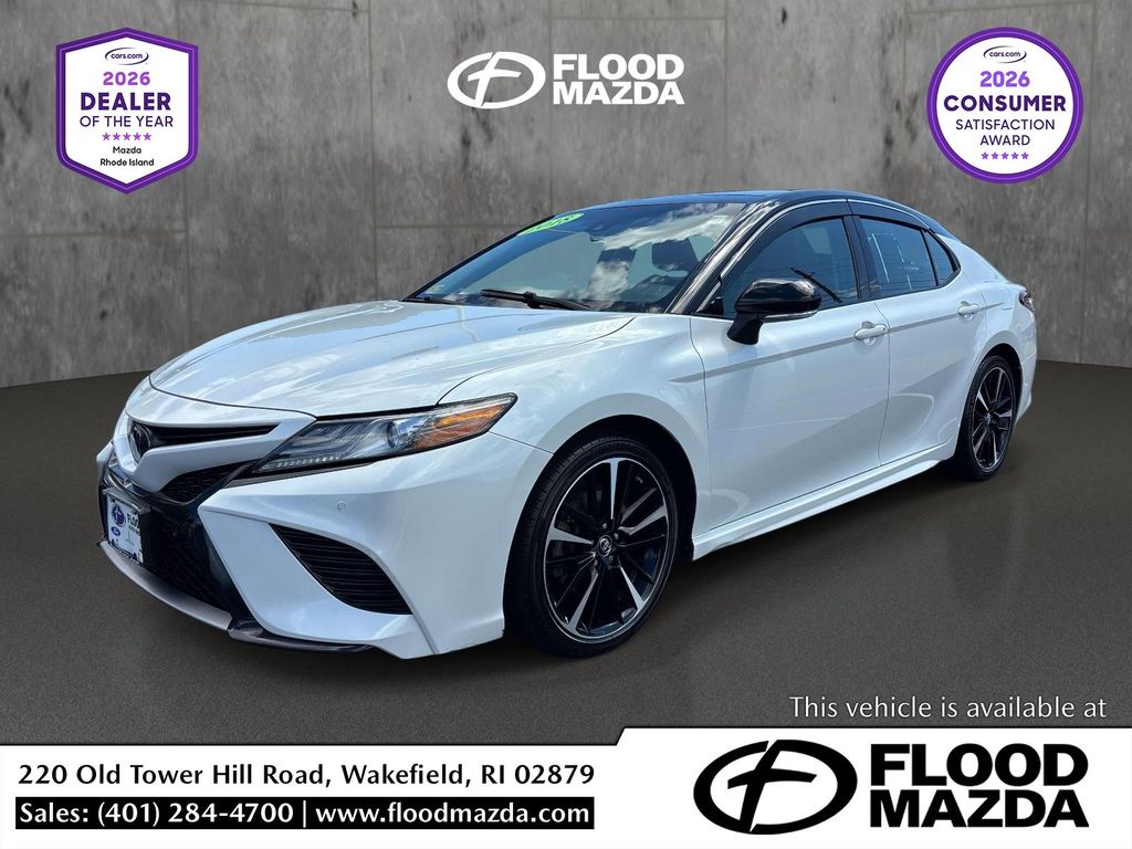White (Wind Chill Pearl) 2018 Toyota Camry Sedan Front-Wheel Drive 8-Speed Automatic