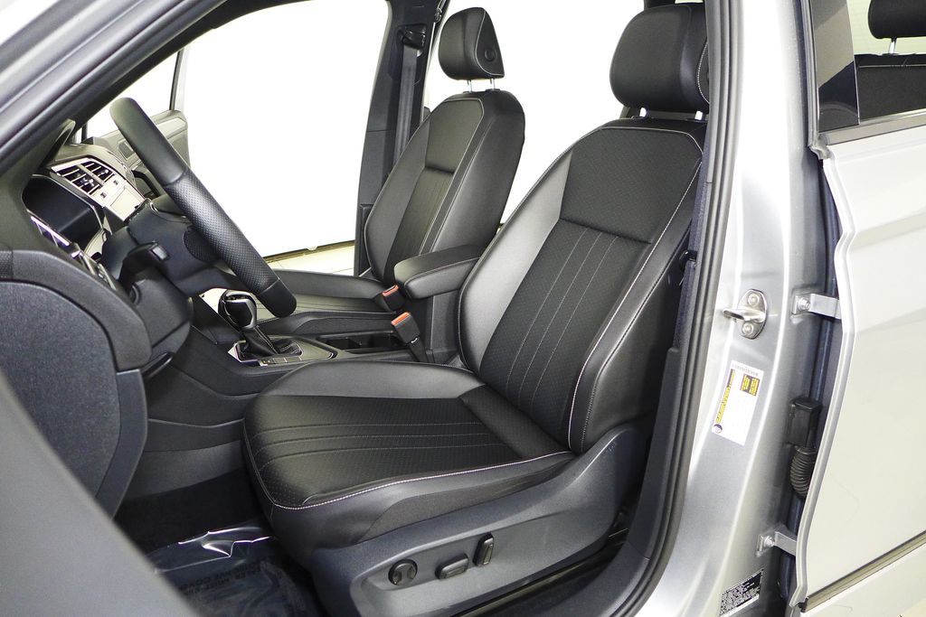 Thumbnail: 2022 Volkswagen Tiguan - 22