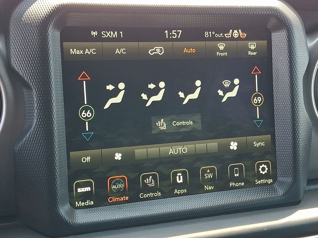 2022 Jeep Wrangler — photo 17