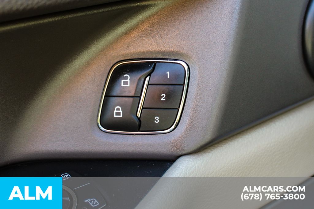 Used 2020 Black Ford XLT image 43