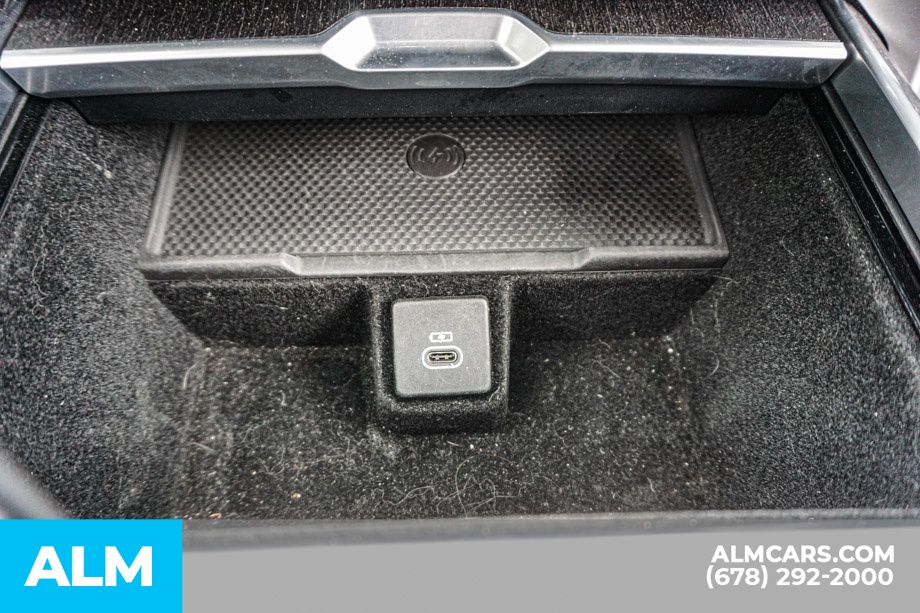 Used 2023 Silver Land Rover SE image 43