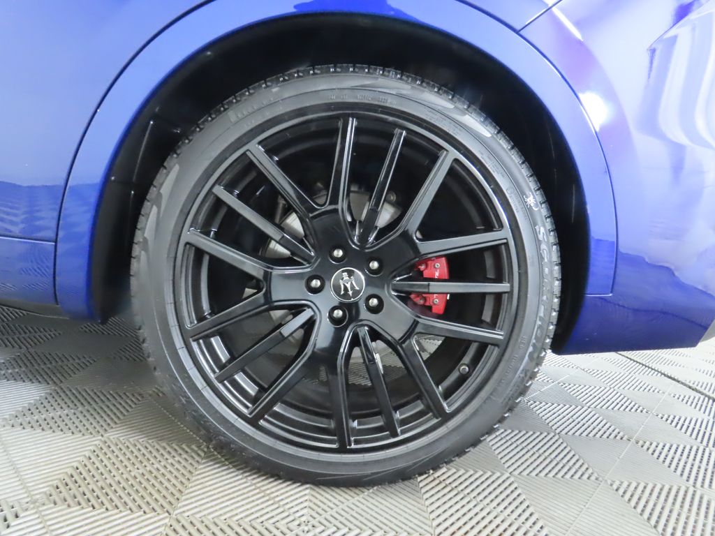 Thumbnail: 2021 Maserati Levante - 32