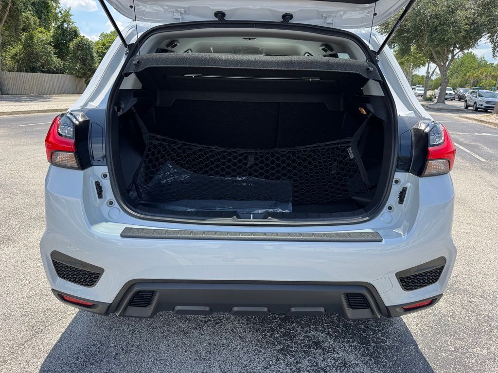 2025 Mitsubishi Outlander Sport ES photo 10