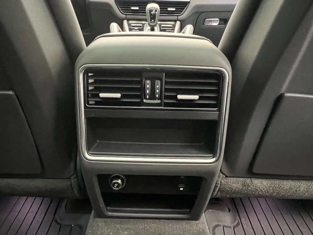 Thumbnail: 2023 Porsche Cayenne - 17