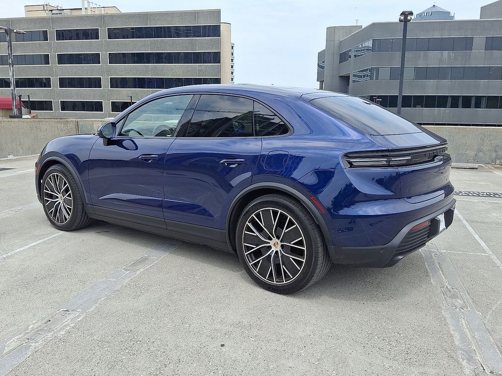 Thumbnail: 2024 Porsche Macan - 3