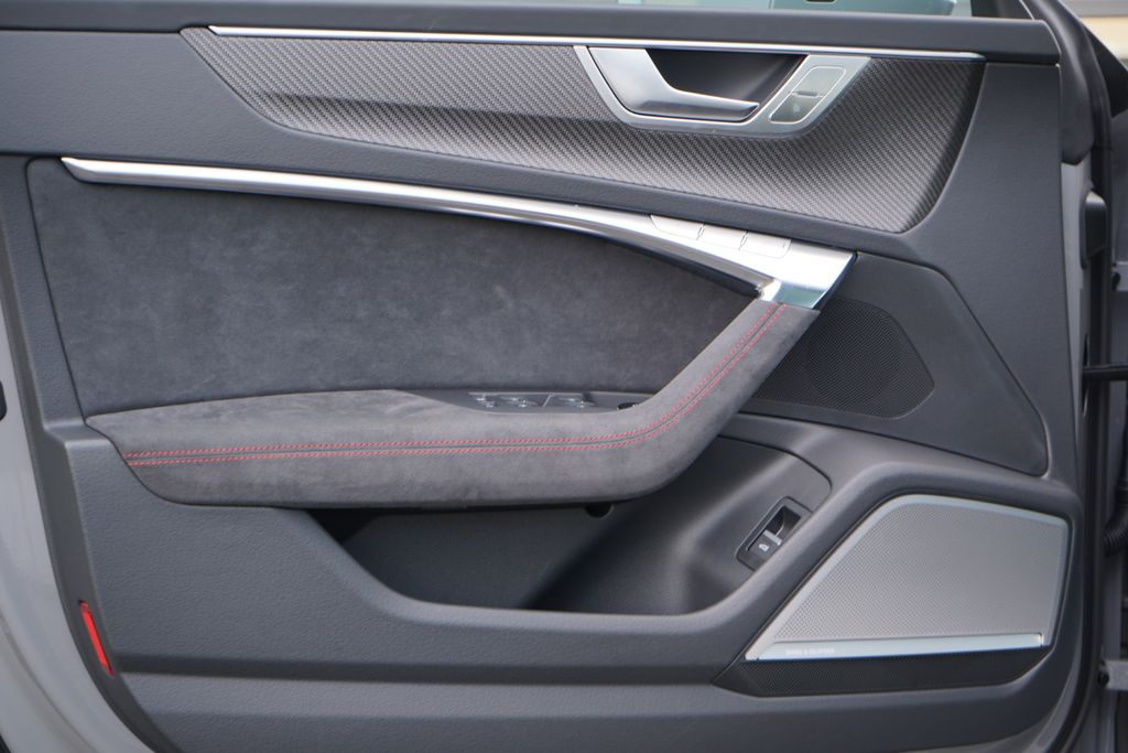 Thumbnail: 2025 Audi RS 7 - 26