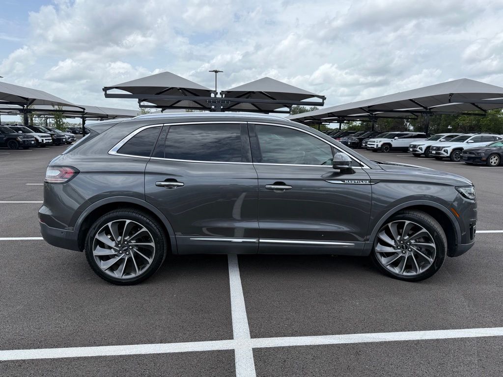 Thumbnail: 2019 Lincoln Nautilus - 4