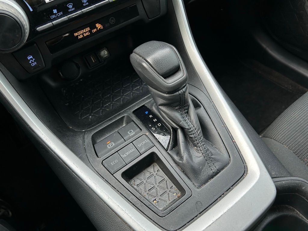 Thumbnail: 2020 Toyota RAV4 - 24