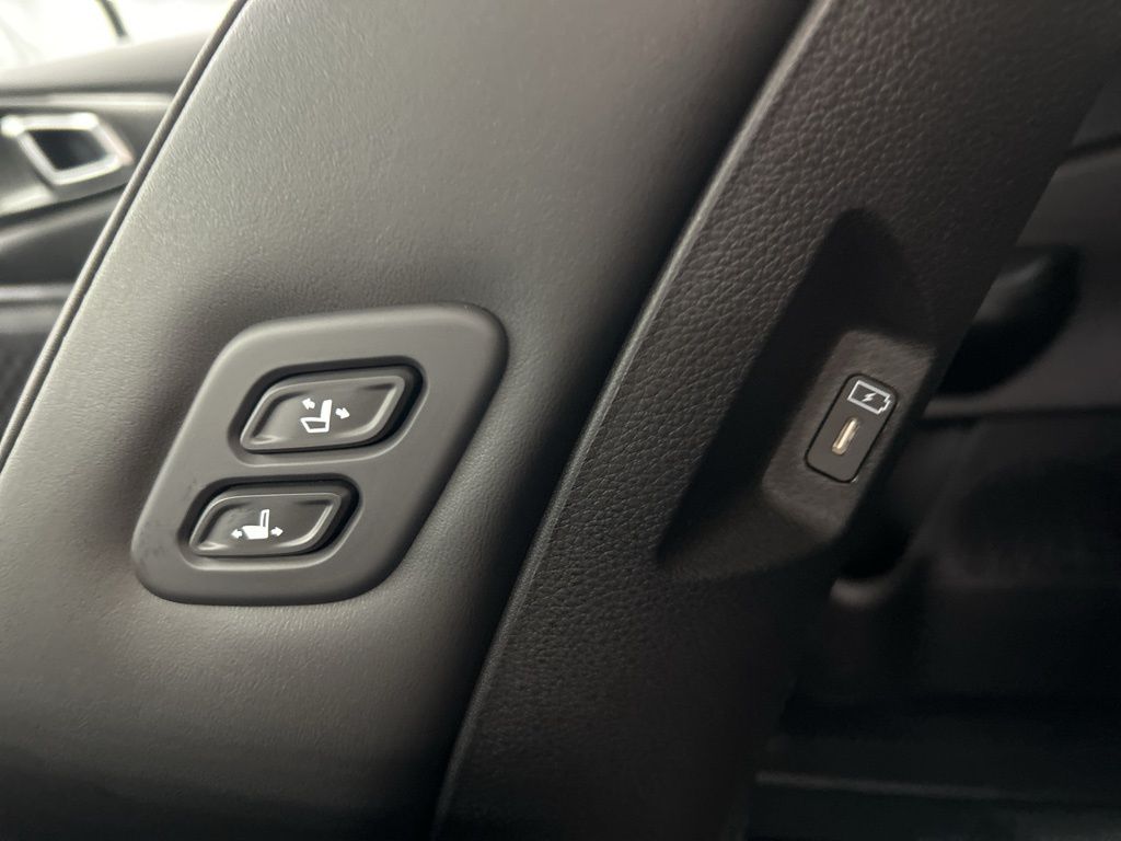 new 2026 Kia Carnival Hybrid car, priced at $1,164,713