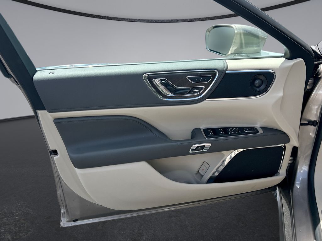 Thumbnail: 2020 Lincoln Continental - 31