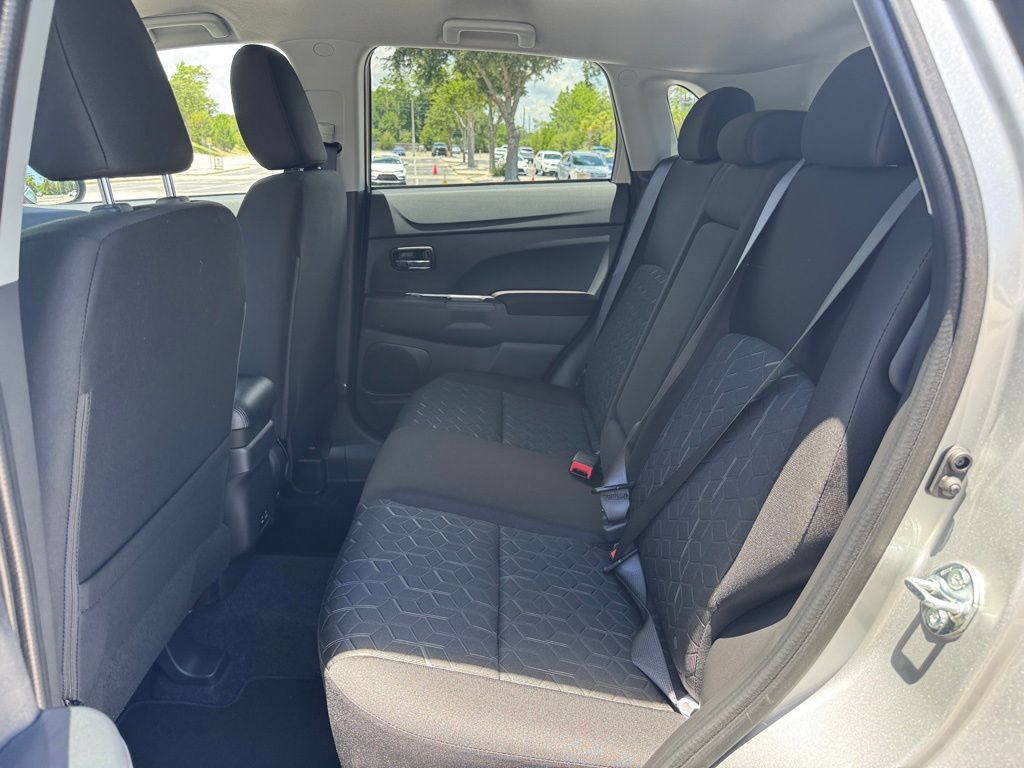 2025 Mitsubishi Outlander Sport LE photo 12