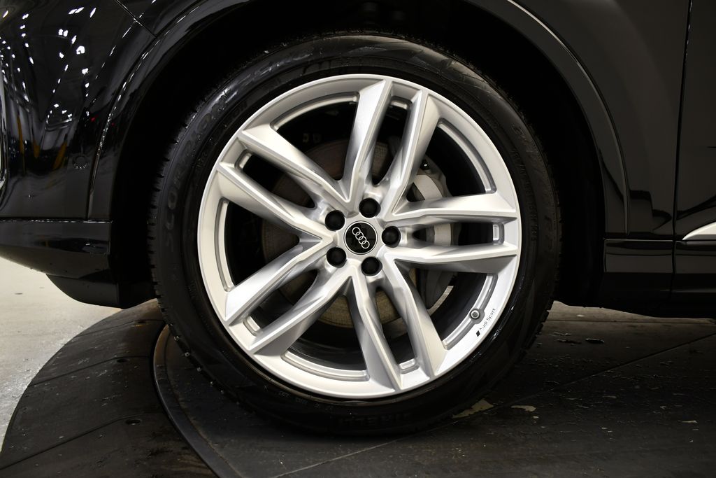 Thumbnail: 2025 Audi Q7 - 13