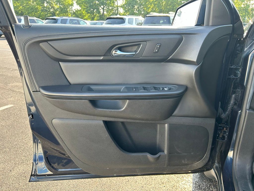 Thumbnail: 2016 Chevrolet Traverse - 18