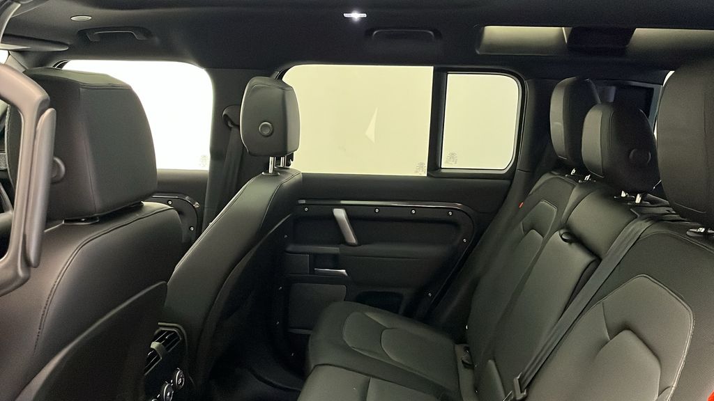 2023 Land Rover Defender 110 23