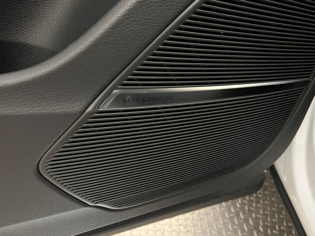 Thumbnail: 2026 Audi Q8 - 32