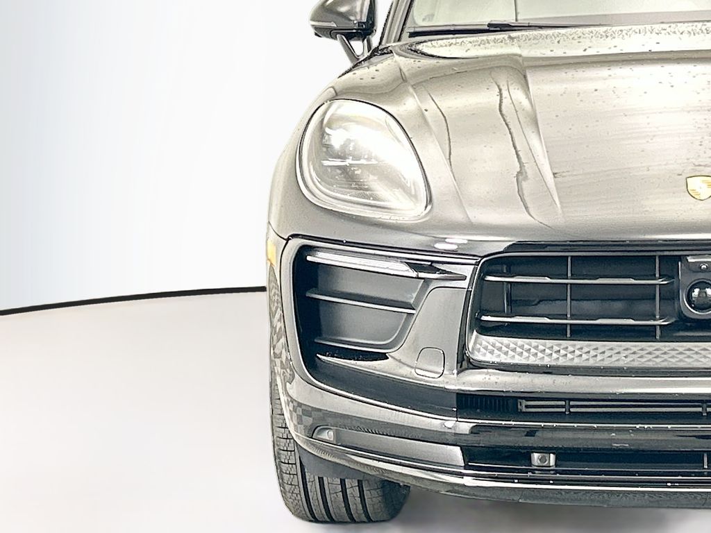 Thumbnail: 2026 Porsche Macan - 12