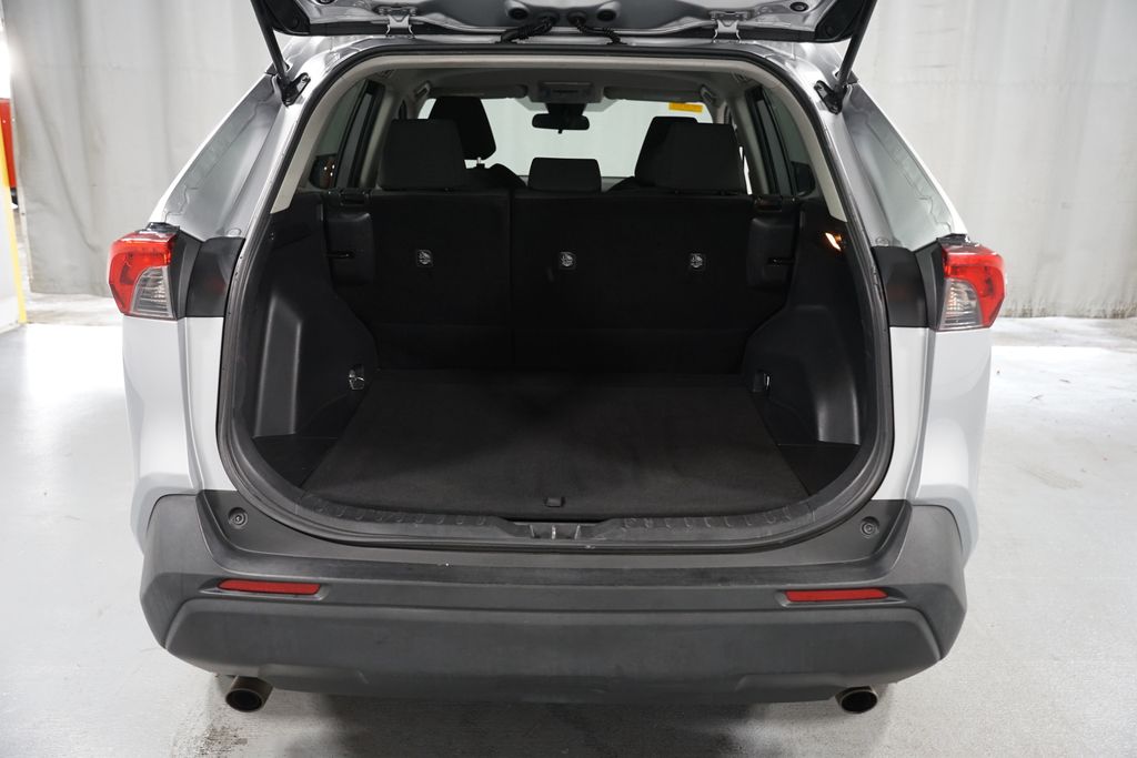 Thumbnail: 2020 Toyota RAV4 - 31