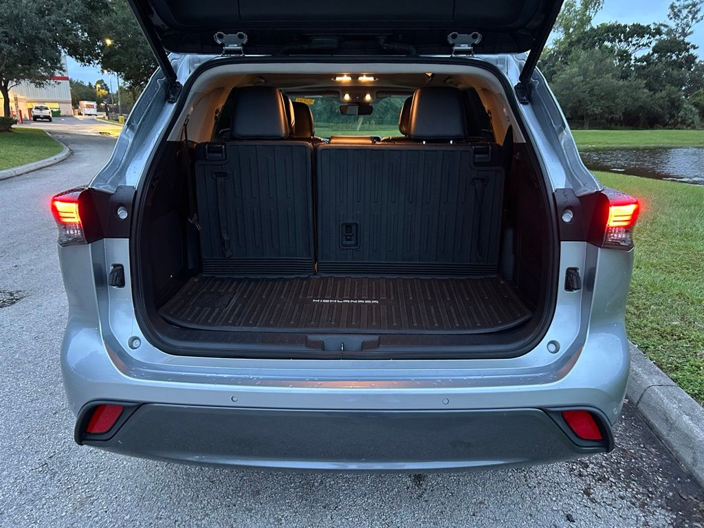 Thumbnail: 2021 Toyota Highlander - 9