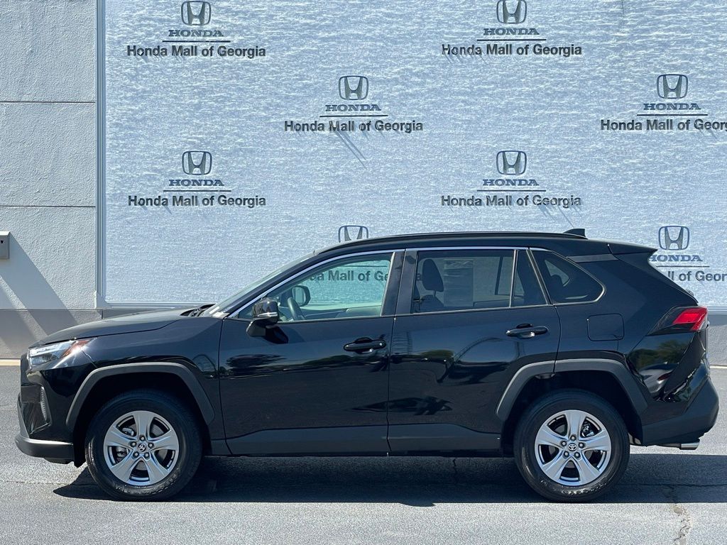 2024 Toyota RAV4 XLE 2