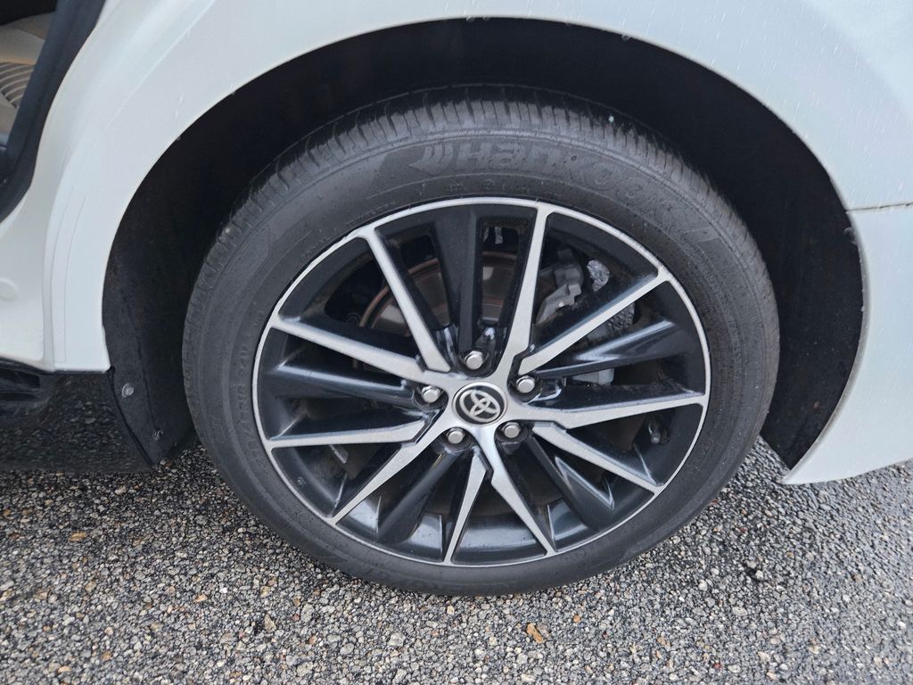 2022 Toyota Camry SE 9