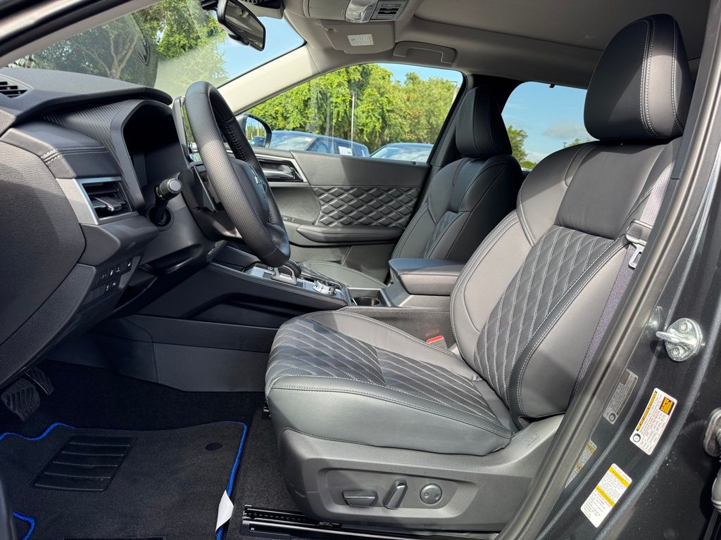2025 Mitsubishi Outlander PHEV SEL photo 9
