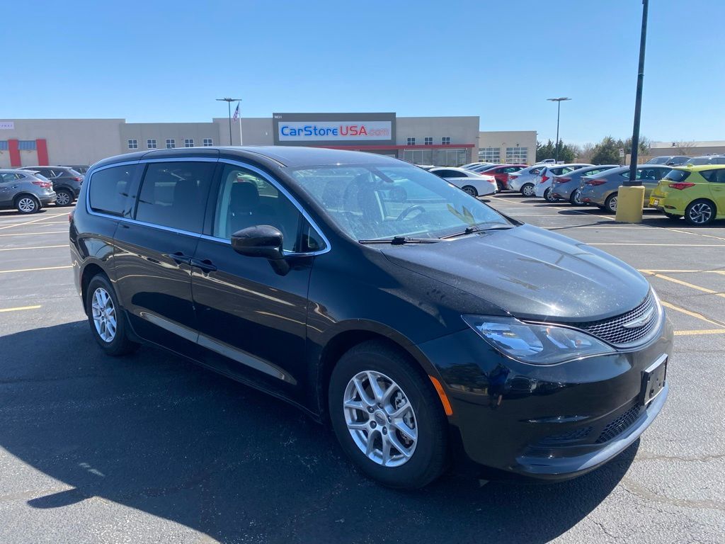 2022 Chrysler Voyager LX FWD