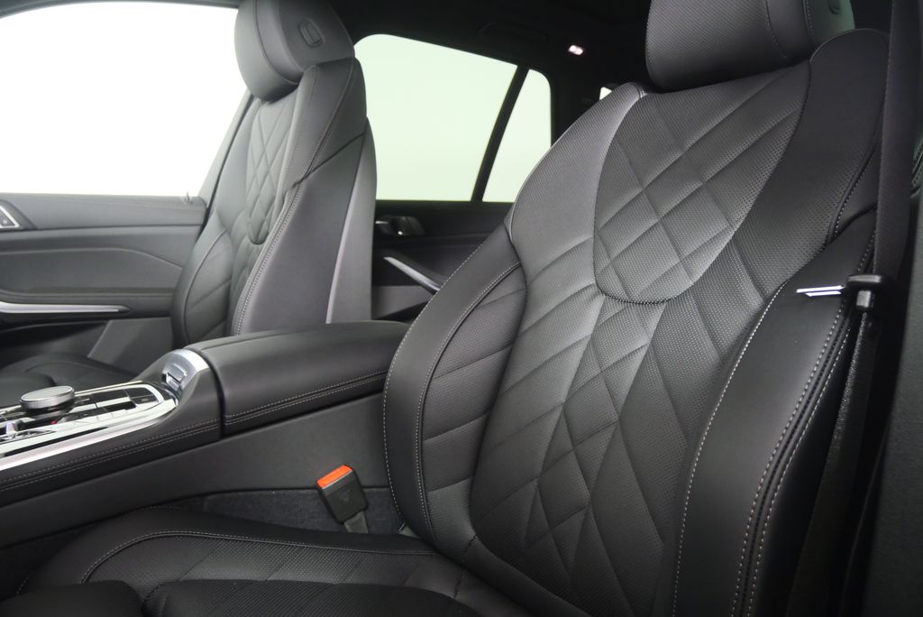 Thumbnail: 2026 BMW X5 - 11